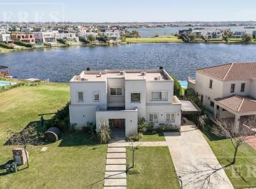 Casa · 300m² · 5 Ambientes · 5 Cocheras · Casa en Venta en Puertos Muelles, a La Laguna