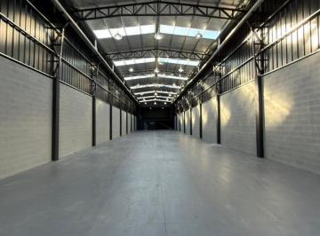 Bodega-Galpón · 550m² · Alquiler Galpon en La Plata Sobre Av