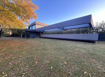 Foto · Casa de Categoria en Venta Dentro de Chacras de La Villa