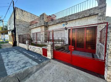 Casa · 170m² · 4 Ambientes · 2 Cocheras · Venta de Casa de Dos Dorm. en Barrio La Guardia - Rosario