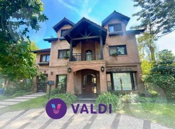 Casa · 350m² · 6 Ambientes · 2 Cocheras · Casa en Venta en Saint Thomas Norte