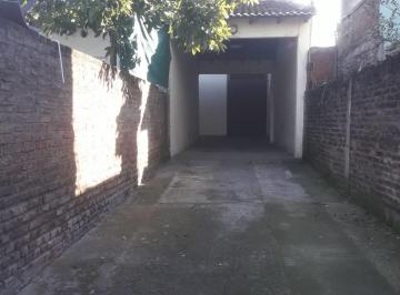Casa de 4 ambientes, Esteban Echeverría · Casa en Planta Alta con Galpon y Cochera en Plata Baja