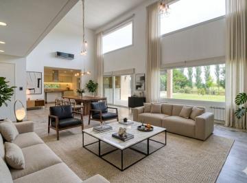 Casa · 208m² · 5 Ambientes · 2 Cocheras · Venta Casa 5 Amb en Barrio Terravista