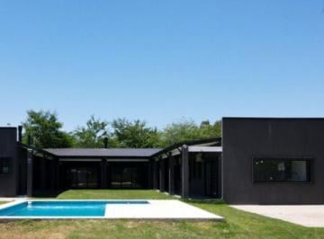 Casa de 5 ambientes, San Vicente · Casa 5 Ambientes con Pileta Terreno 1130 m²
