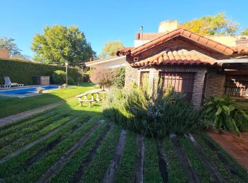 Casa · 414m² · 9 Ambientes · 1 Cochera · Venta Casa 9 Ambientes Salida por Dos Calles y Pileta en Fisherton