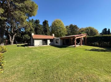 Casa · 171m² · 4 Ambientes · 2 Cocheras · Casa a La Venta en Zona Highland Park, Pilar