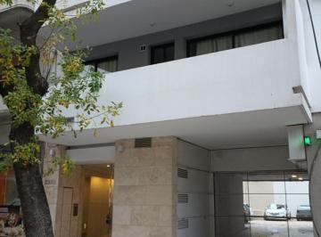 Departamento · 50m² · 2 Ambientes · 8 Cocheras · Excelente 2 Ambientes - con Cochera Fija Descubierta - Frente - Muy Luminoso
