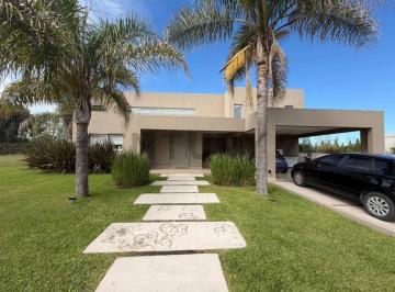 Casa · 622m² · 4 Dormitorios · 1 Cochera · Casa en Venta en Pilará – Barrio La Berlina