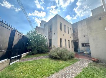 Casa · 220m² · 4 Ambientes · 2 Cocheras · Casa en Venta en Agronomía