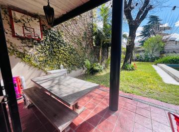 Casa · 220m² · 4 Ambientes · 2 Cocheras · Casa en Venta en Agronomía
