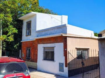 Casa · 70m² · 3 Ambientes · 1 Cochera · Casa en Alquiler en Grand Bourg