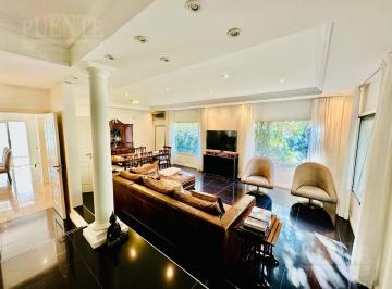 Casa · 350m² · 7 Ambientes · Solar del Bosque - Muy Linda!