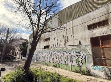 Bodega-Galpón · 800m² · 1 Ambiente · Galpón de 20 X 40 con Cancha de Futbol