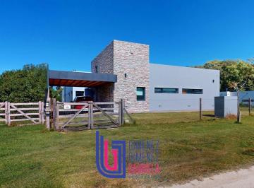 Casa · 178m² · 5 Ambientes · 2 Cocheras · Casa 2 Dorm. con Pileta en Barrio Cerrado Las Carquejas