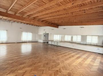 Local comercial · 744m² · 7 Ambientes · 2 Cocheras · Local Complejo Deportivo La Plata con Pileta y Gimnasio