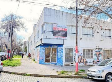 Local comercial · 744m² · 7 Ambientes · 2 Cocheras · Local Complejo Deportivo La Plata con Pileta y Gimnasio