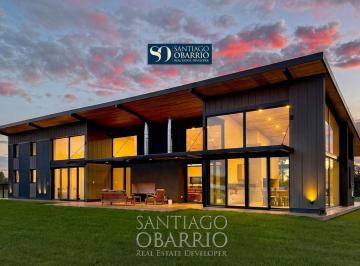 Casa · 270m² · 4 Ambientes · 3 Cocheras · Excelente Casa Moderna en Venta de 360 m² en Lote de 24.000 m² en El Argentino Farm Club