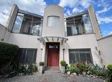 Casa · 223m² · 6 Ambientes · 2 Cocheras · Venta Casa 6 Ambientes Bernal