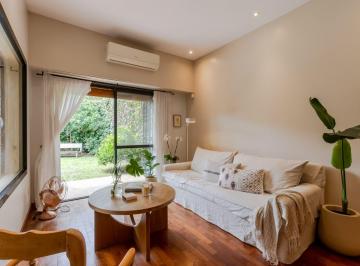 Casa · 216m² · 7 Ambientes · 1 Cochera · Venta - Casa de 3 Dorm. Comodín con Cochera y Jardín con Pileta - Barrio Refinerías