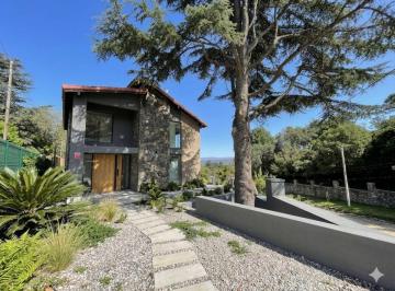 Casa de 5 ambientes, La Falda · Casa | 5 Ambientes | Piscina | Reciclada a Nueva | Cochera Doble | Villa Edén