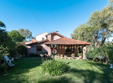 Casa de 4 ambientes, Villa Gesell · Casa en Venta - 4 Ambientes - Villa Gesell - Zona Centro.