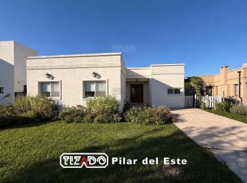 Casa · 140m² · 4 Ambientes · Casa en Venta Ubicado en San Eduardo, Pilar del Este, Pilar