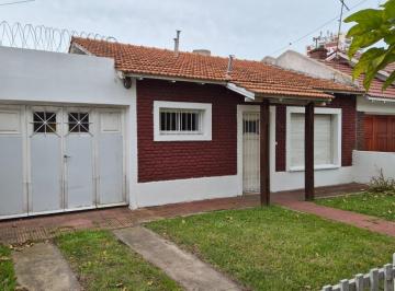 Casa · 72m² · 3 Ambientes · 1 Cochera · Casa en San José