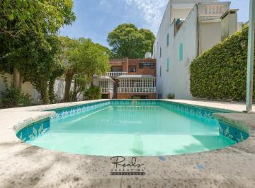 Casa · 438m² · 4 Dormitorios · 3 Cocheras · Venta Casa en Belgrano Zona de Embajadas. jardin. piscina. 3 Cocheras.4 Dorm.
