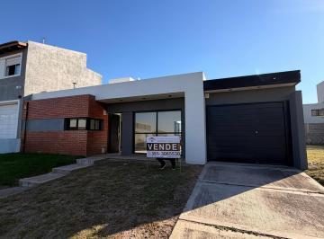 Foto · Casa 3 Dorm. con Cochera - Solares de Manantiales