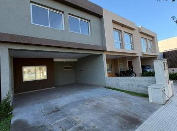 Casa · 165m² · 5 Ambientes · 2 Cocheras · Alquiler de Duplex 3 Dorm. en La Luisita