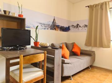 escritorio y sala de estar  · Cómodo y Rentable Departamento en Quinta Sección