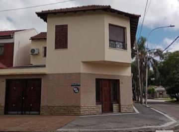 Casa · 290m² · 4 Ambientes · 1 Cochera · Casa Amplia 4 Ambientes + Departamento 2 Ambientes = Oportunidad Unica en Muy Buen Estado!