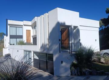 Casa · 400m² · 6 Ambientes · Casa en Venta en Costa Esmeralda, Barrio Senderos 3