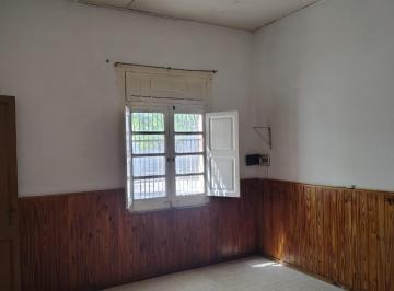 Casa · 50m² · 3 Ambientes · Alquiler Permanente a m. de Av Principal