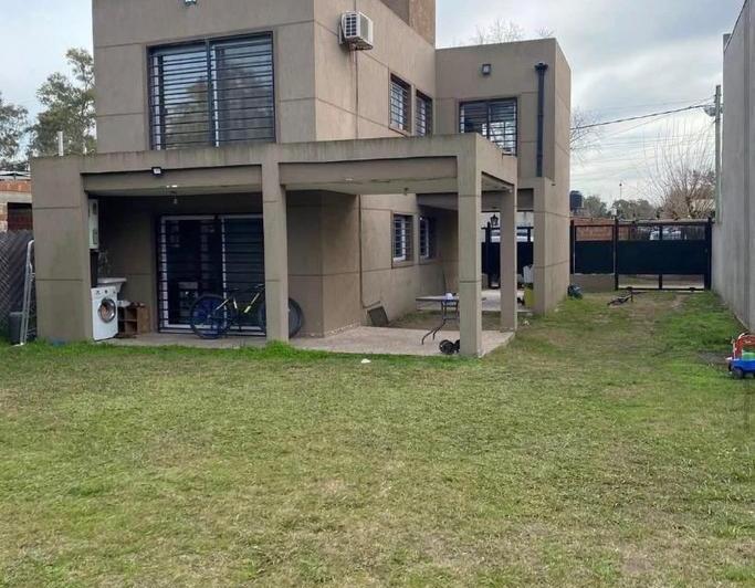 Casa · 94m² · 4 Ambientes · 3 Cocheras