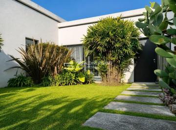 Casa · 170m² · 4 Ambientes · 3 Cocheras · Casa en Venta en Talar del Lago 2, General Pacheco, Tigre