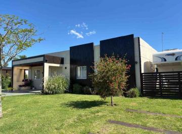 Casa · 160m² · 4 Ambientes · 3 Cocheras · Venta Casa 4 Ambientes en Barrio Santa Isabel