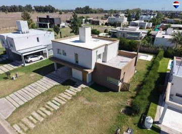Casa · 176m² · 6 Ambientes · 2 Cocheras · Venta Casa Canning 6 Ambientes La Alameda Pileta