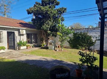 Casa · 70m² · 3 Ambientes · 2 Cocheras · Casa 3 Ambientes Venta Garaje y Amplio Parque