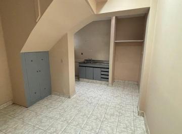 Casa · 132m² · 4 Ambientes · Casa con Terraza y Gran Potencial – Floresta