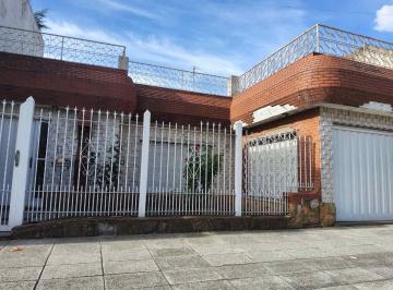 Casa · 140m² · 4 Ambientes · 2 Cocheras · Venta Casa 4 Ambientes Garage Fondo San Justo