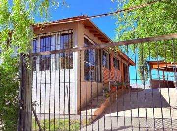 Casa · 151m² · 4 Ambientes · 2 Cocheras · Venta de Casa en Potrerillos - Luján de Cuyo