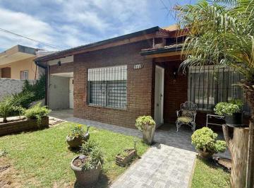 Casa · 240m² · 4 Ambientes · 2 Cocheras · Casa 4amb con Cochera, Patio y Depto Independiente