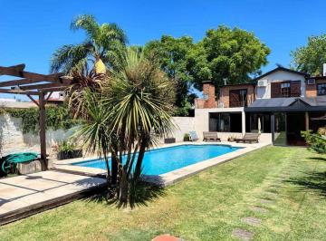 Casa · 160m² · 4 Ambientes · 2 Cocheras · Venta Casa 4 Amb. C/jardin y Pileta - Oportunidad!