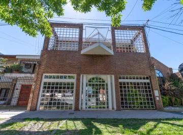 Casa · 300m² · 8 Ambientes · 1 Cochera · Venta - Casa Barrio Roque Saenz Peña.