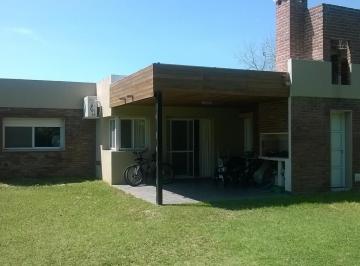 Casa · 130m² · 6 Ambientes · 2 Cocheras · En Venta - Casa de 3 Dorm. Barrio Privado Campos de Esther - Pueblo Esther