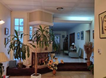 Casa · 431m² · 10 Ambientes · 3 Cocheras · Venta Casa 4/5 Dorm. y Piscina en Guadalupe