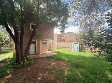 Casa · 95m² · 3 Ambientes · 2 Cocheras · Venta Casa 2 Dorm Patio Cochera Industrial Oeste