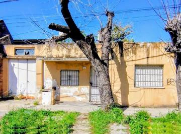 Terreno · 206m² · Lote con Casa en Venta. Isidro Casanova a Reciclar