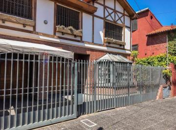 Casa · 238m² · 7 Ambientes · 1 Cochera · Venta Casa con Jardin Pileta Cocheras. San Isidro